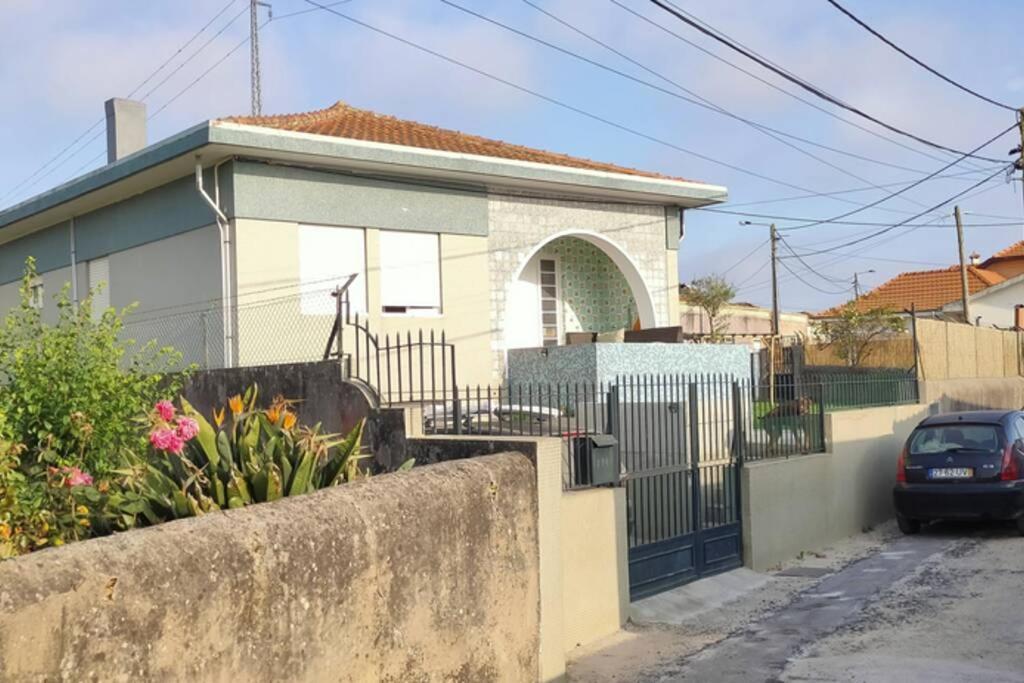 House With Pool And Garden In Esmoriz Near Portoヴィラ エクステリア 写真