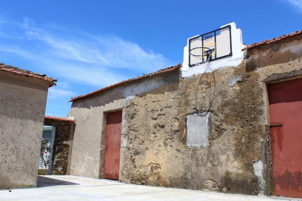 House With Pool And Garden In Esmoriz Near Portoヴィラ エクステリア 写真