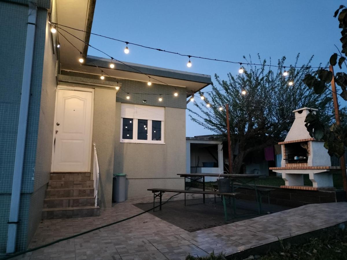 House With Pool And Garden In Esmoriz Near Portoヴィラ エクステリア 写真